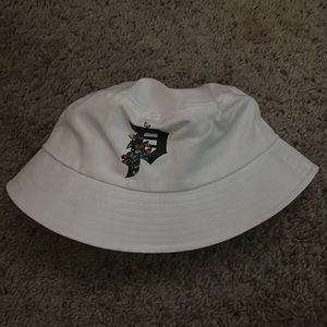 Primitive skateboarding white butterfly bucket hat. OSFA